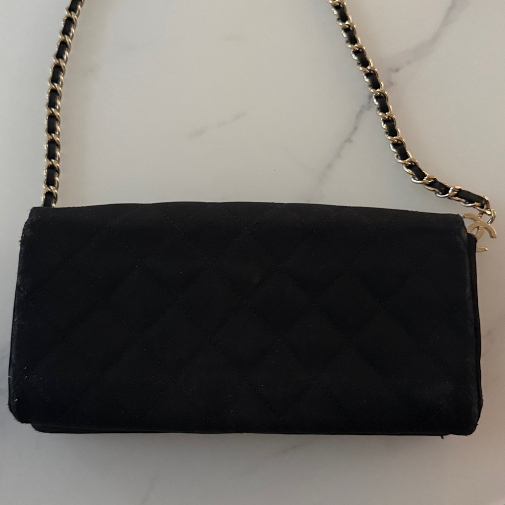 CHANEL Black Quilted Clutch with Jewel Accent - Picture 4 of 4